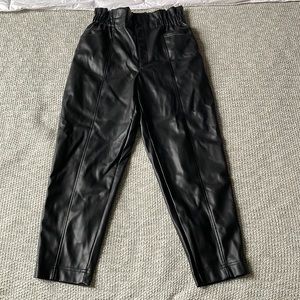 Madewell Vegan Leather Pull on Paperbag Pants. Size 6.